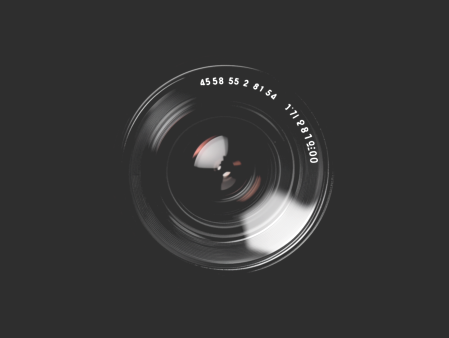 Fotograf mit Stativ fotografiert bei Nacht unter einem Sternenhimmel